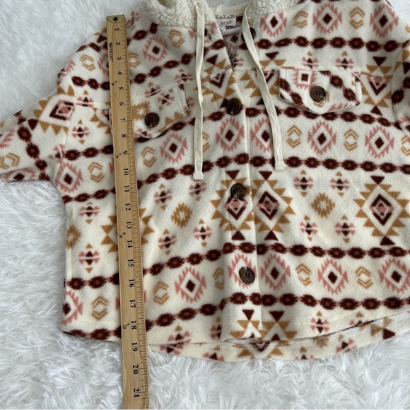 Pink Rose Cropped Shacket Woman’s Size Small Aztec print pockets - Picture 8 of 8